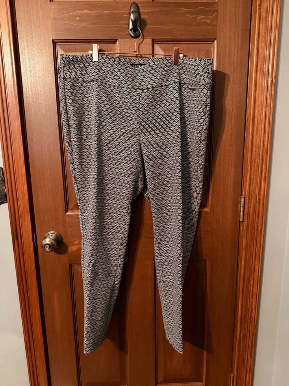 Roz & Ali Black and White Geometric Dress Pants